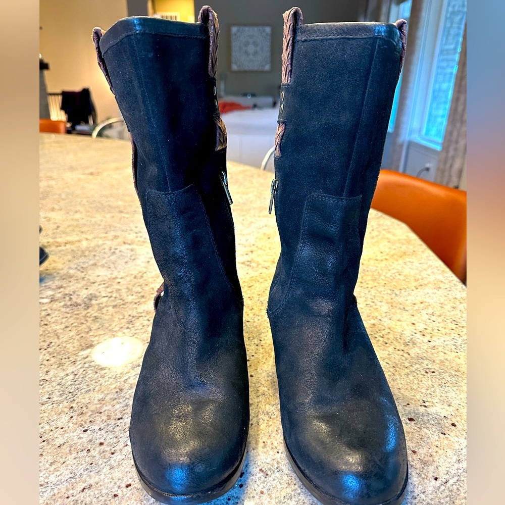Ugg Jaspan black suede boot size 10.  Great condition